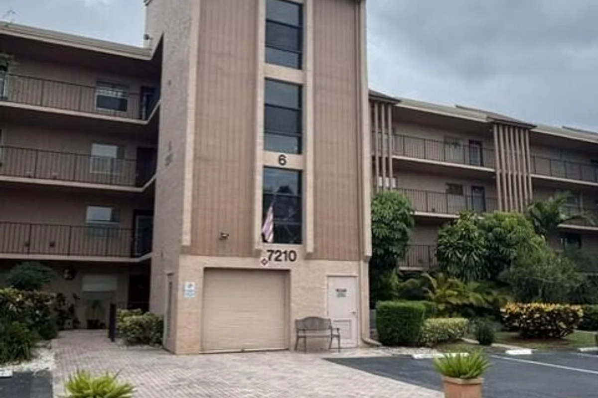 7210 Lake Cir Dr #401, Margate: photo 1 of 24
