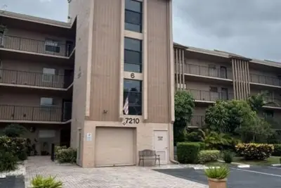 7210 Lake Cir Dr #401, Margate: photo 1 of 24