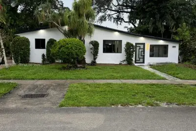 4120 SW 31st Dr, West Park: photo 1 of 30