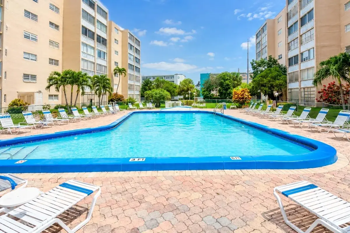 301 NE 14th Ave #507, Hallandale Beach: photo 1 of 26