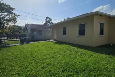 311 NW 97th St, Miami: photo 1 of 10