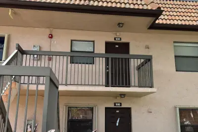 1088 NW 106th Ter #206, Pembroke Pines: photo 1 of 9