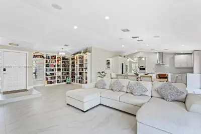 600 Fairfax Ave, Davie: photo 1 of 52