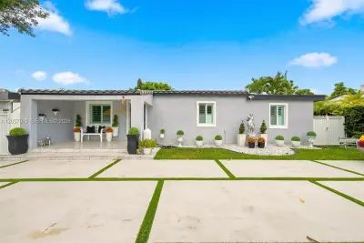 4261 SW 12th St, Miami: photo 1 of 41