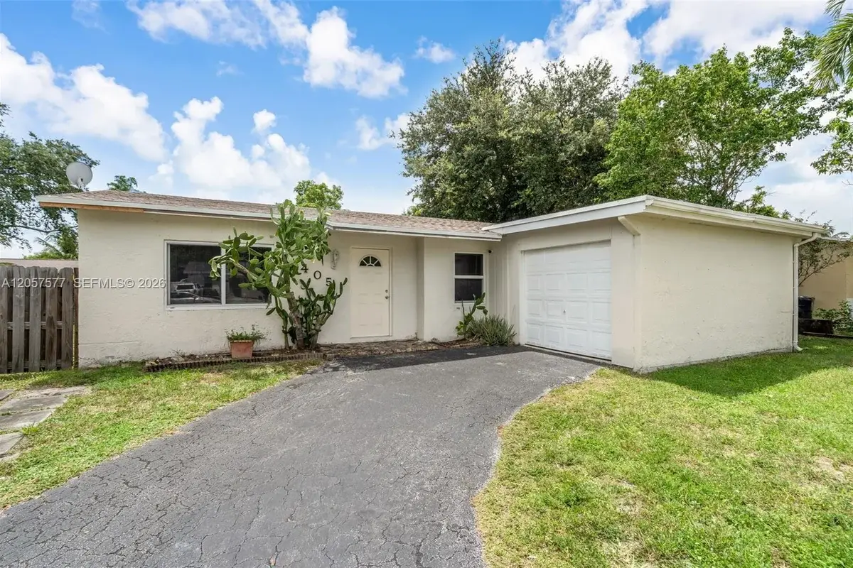 405 SW 77th Ave, North Lauderdale: photo 1 of 41