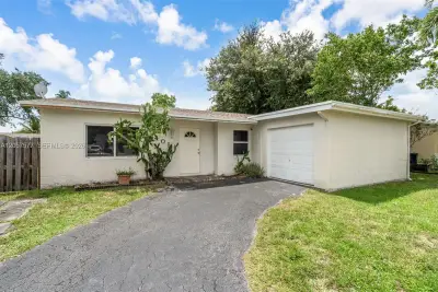 405 SW 77th Ave, North Lauderdale: photo 1 of 41