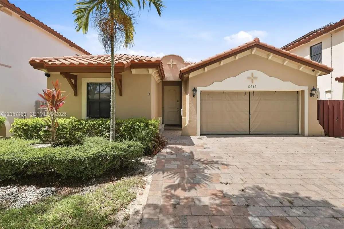15585 SW 176th Ter, Miami: photo 1 of 38