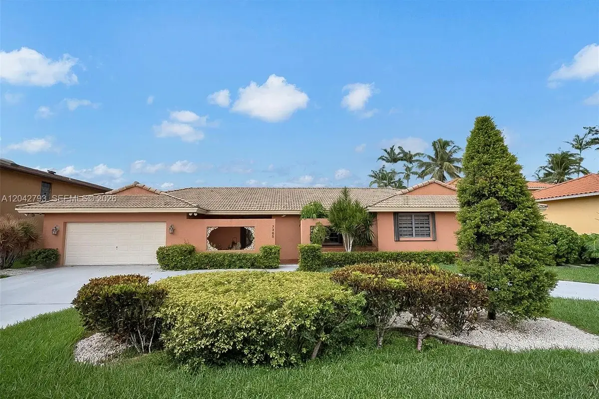 7365 N Augusta Dr, Hialeah: photo 1 of 38