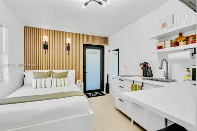 1451 NW 31st St #1, Miami: photo 1 of 18