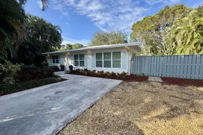 219 Old Jupiter Beach Rd, Jupiter: photo 1 of 15