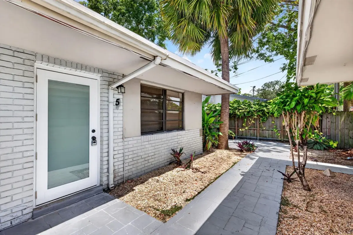 2500 SW 18th Ter #5, Fort Lauderdale: photo 1 of 17