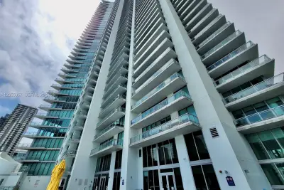 92 SW 3rd St #1808, Miami: photo 1 of 60