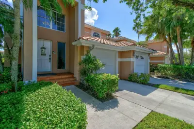 252 Legendary Cir, Palm Beach Gardens: photo 1 of 19