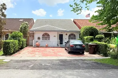 5941 W 20th Ln, Hialeah: photo 1 of 27