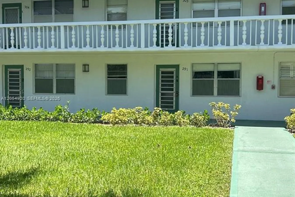 291 Farnham M, Deerfield Beach: photo 1 of 4