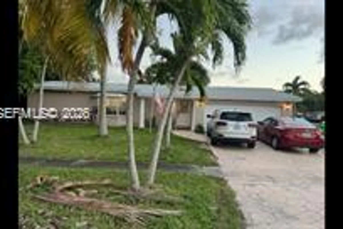 8760 NW 21st St, Sunrise: photo 1 of 3