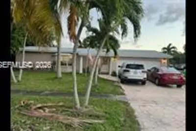 8760 NW 21st St, Sunrise: photo 1 of 3