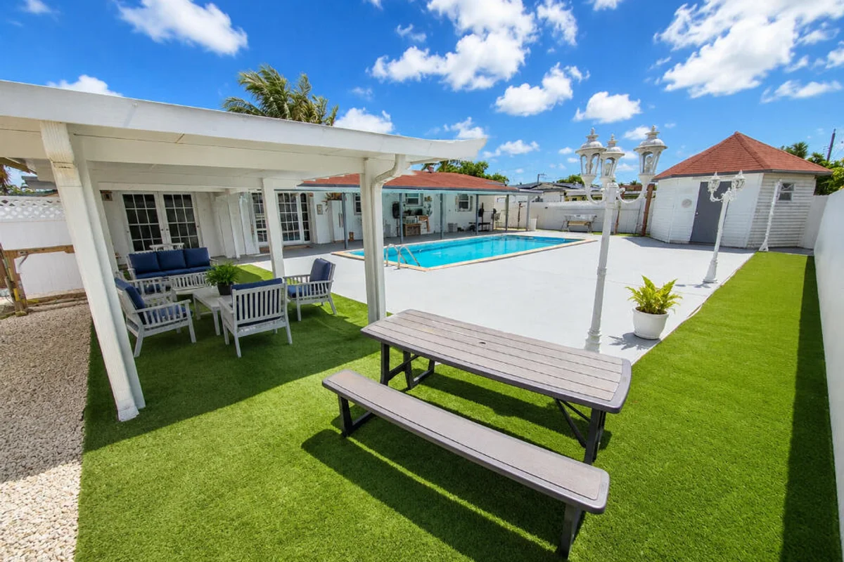 7120 SW 13th St, Pembroke Pines: photo 1 of 9