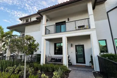 8316 NW 43rd St, Doral: photo 1 of 38