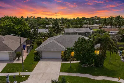 1081 Palama Way, Lantana: photo 1 of 40