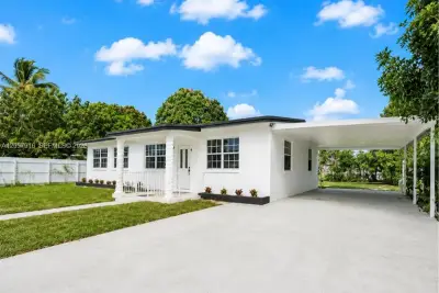 18045 NW 2nd Pl, Miami Gardens: photo 1 of 17