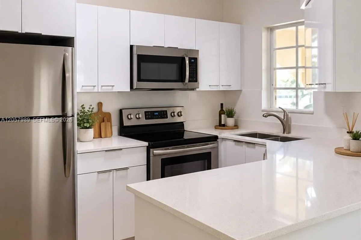 18340 NW 68th Ave #A, Hialeah: photo 1 of 7