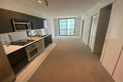 31 SE 6 St #706, Miami: photo 1 of 21
