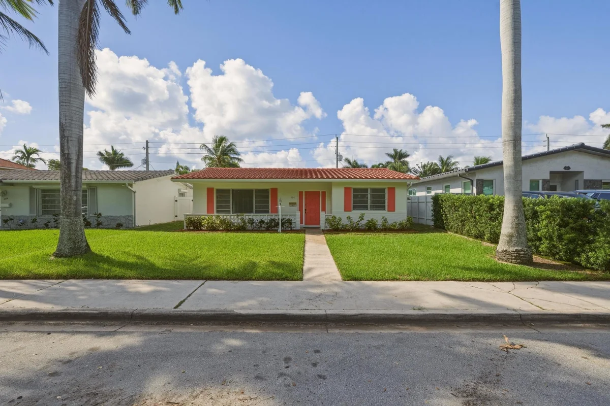 1114 Johnson St, Hollywood: photo 1 of 20