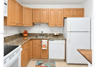 5112 NW 79th Ave #203, Doral: photo 1 of 14