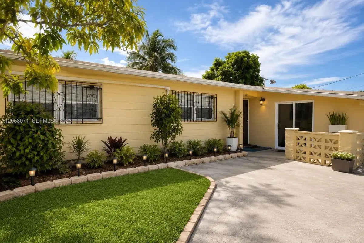13540 NW 17th Ave, Opa-locka: photo 1 of 23