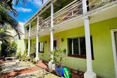 2830 Pine Tree Dr #1, Miami Beach: photo 1 of 23