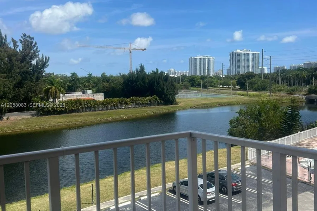 16465 NE 22nd Ave #419, North Miami Beach: photo 1 of 23
