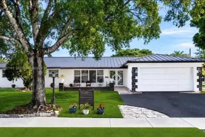 5001 Madison St, Hollywood: photo 1 of 26