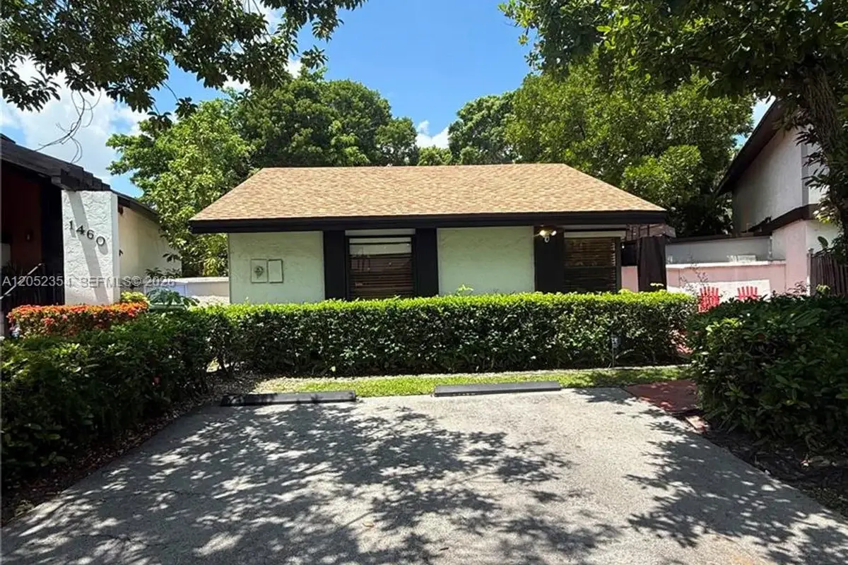 1470 Flamingo Ct, Pembroke Pines: photo 1 of 17