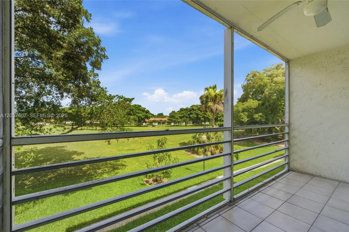 8421 Lagos De Campo Blvd #202T, Tamarac: photo 1 of 36