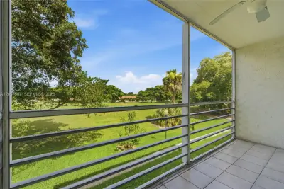 8421 Lagos De Campo Blvd #202T, Tamarac: photo 1 of 36