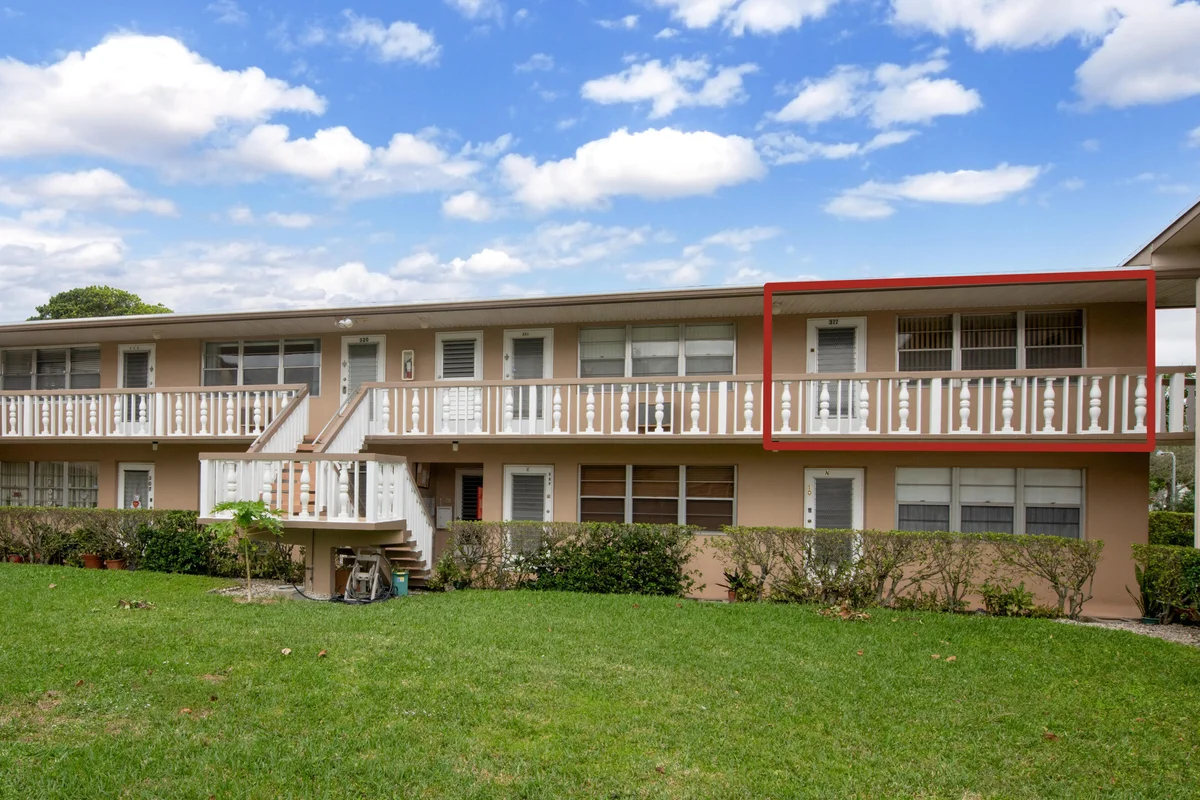 322 Windsor N, West Palm Beach: photo 1 of 10