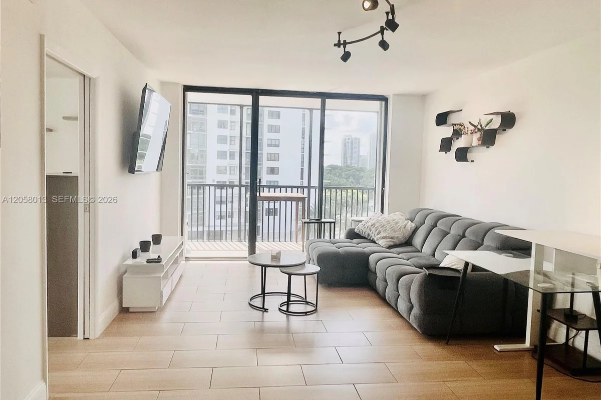 3301 N Country Club Dr #712, Aventura: photo 1 of 32