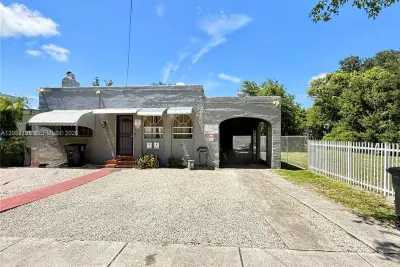 737 NE 127th St #B, North Miami: photo 1 of 16
