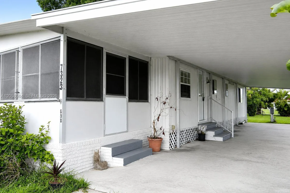 7323 N 44th Ter N, Riviera Beach: photo 1 of 6