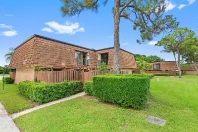 2423 24th Ln, Lake Worth: photo 1 of 16