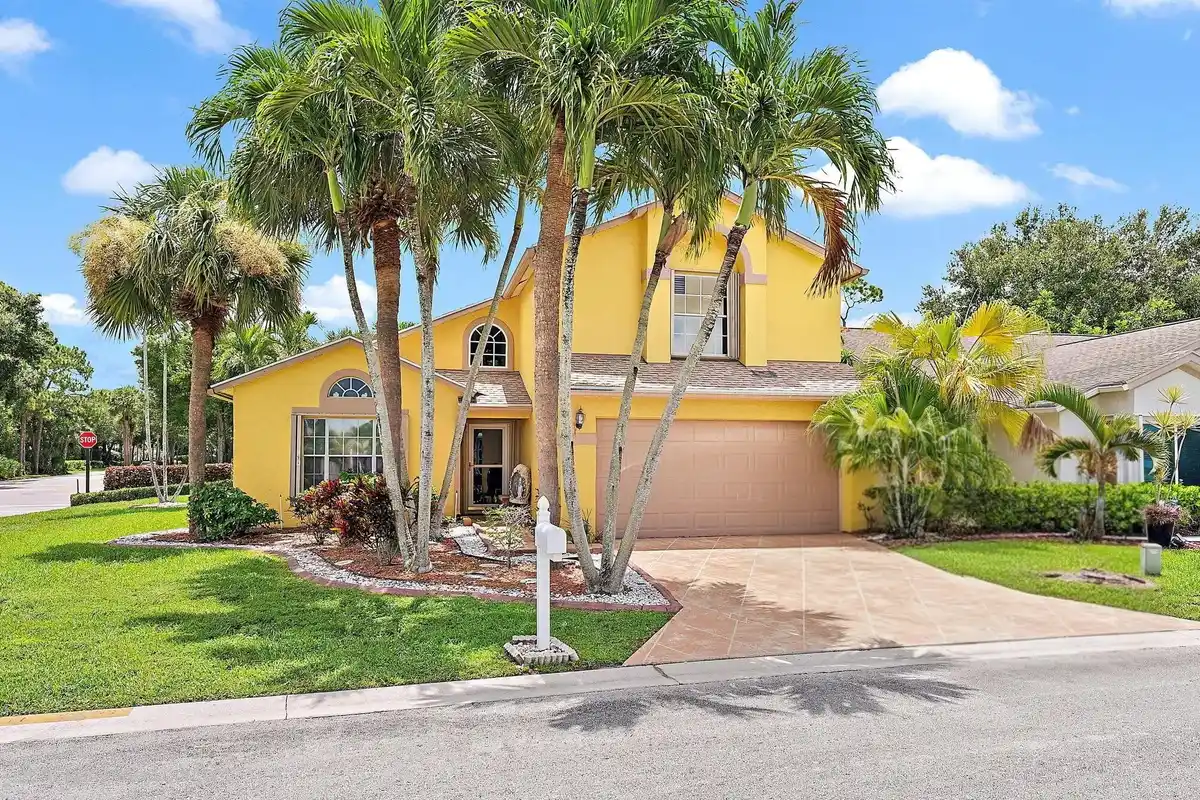 119 Hammocks Dr, West Palm Beach: photo 1 of 36