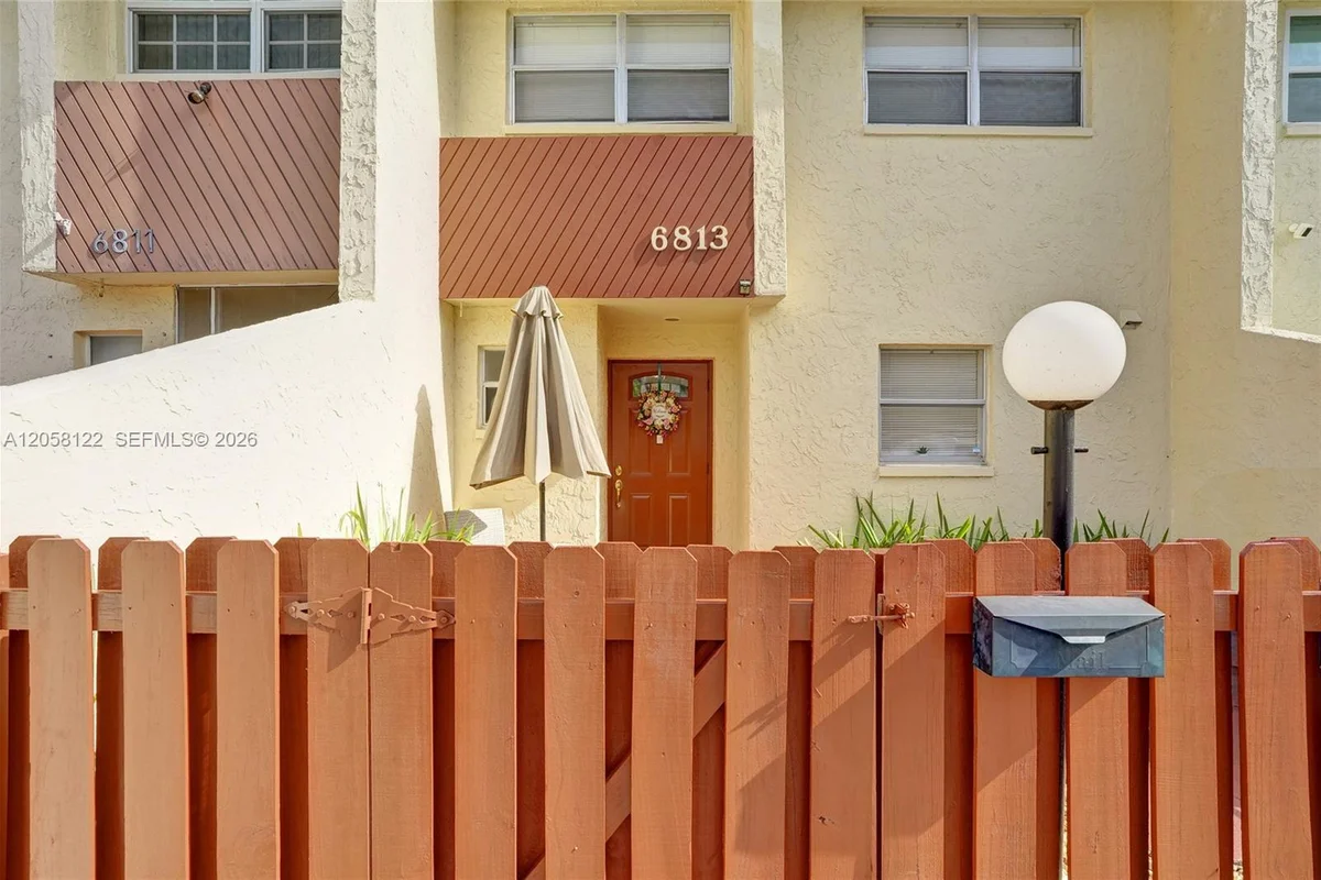 6813 NW 29th Ave #1, Fort Lauderdale: photo 1 of 27