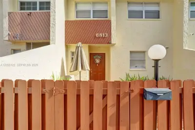 6813 NW 29th Ave #1, Fort Lauderdale: photo 1 of 27