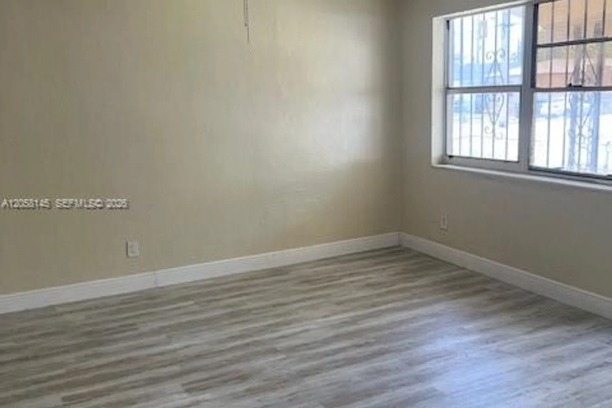 2155 NW 71st St, Miami: photo 1 of 17