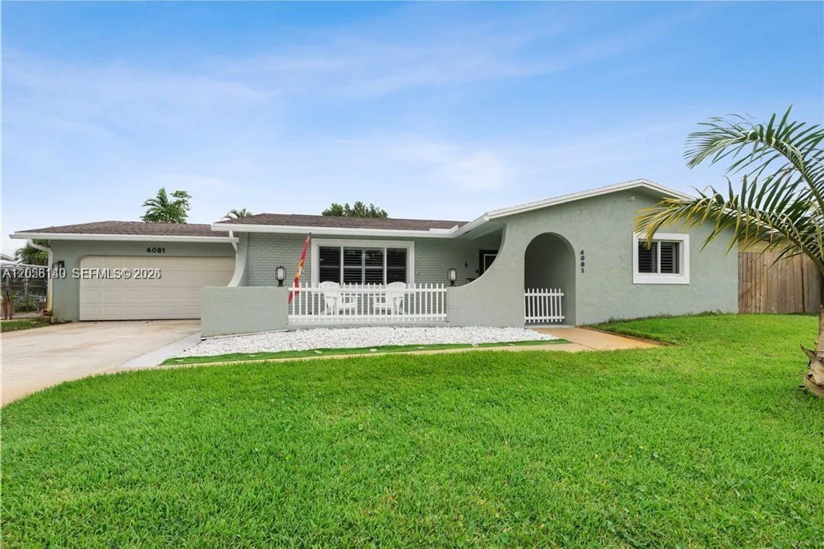 4081 Lake Dr, Coconut Creek: photo 1 of 9