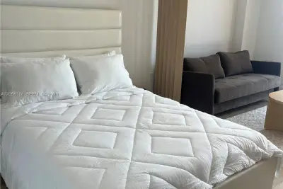 90 NE 32 #821, Miami: photo 1 of 54