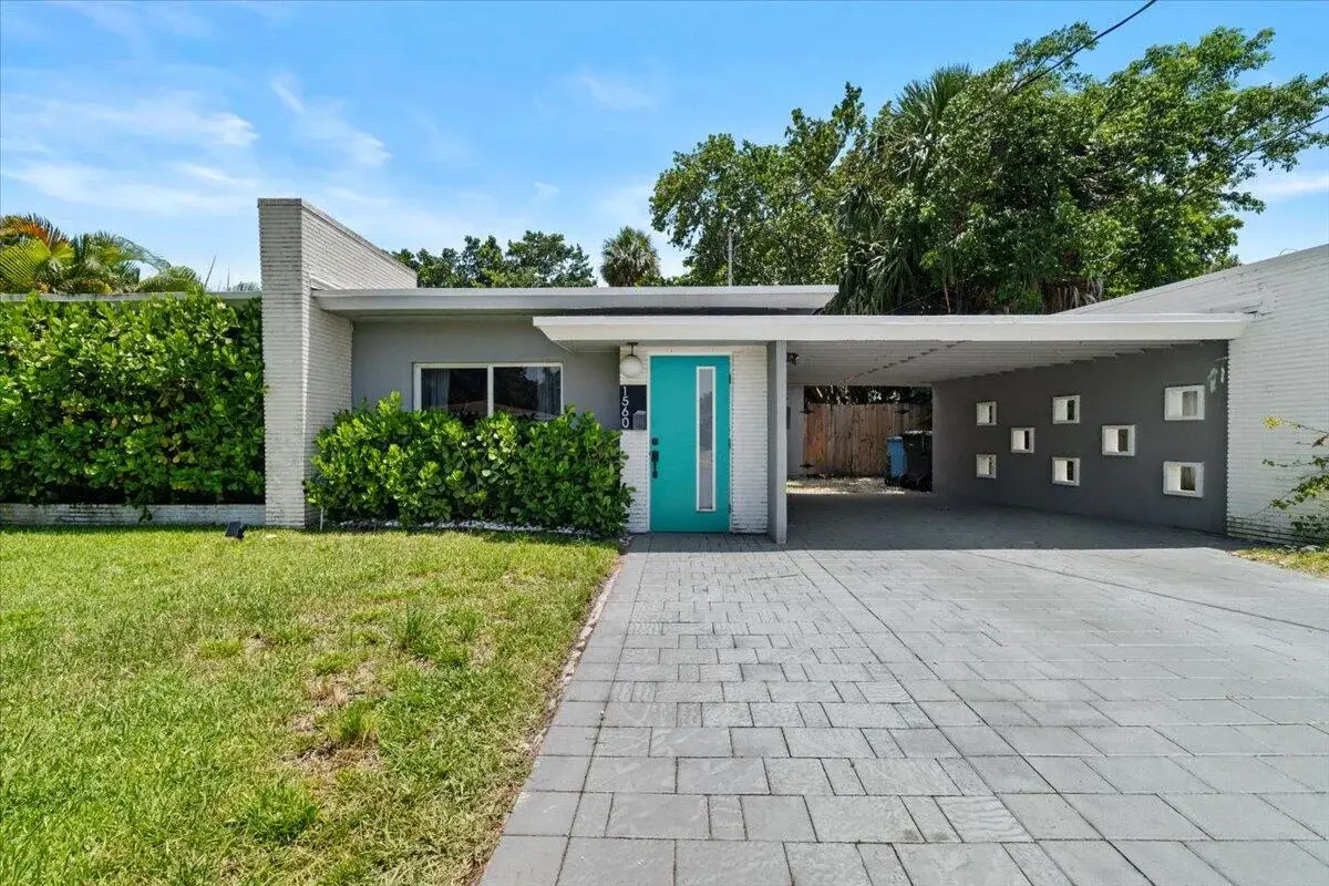 1560 NE 32nd St, Oakland Park: photo 1 of 34
