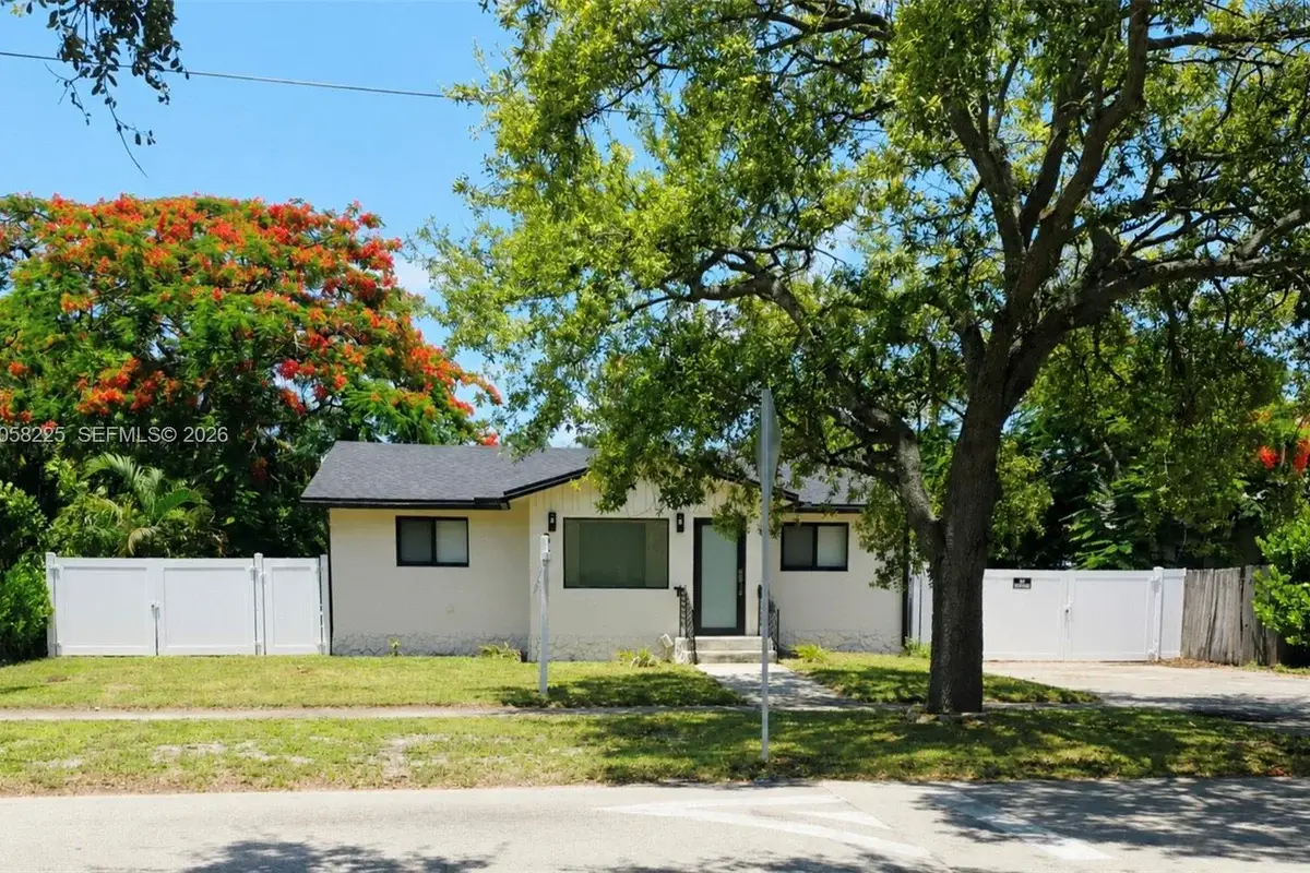 601 NE 1st St, Pompano Beach: photo 1 of 22