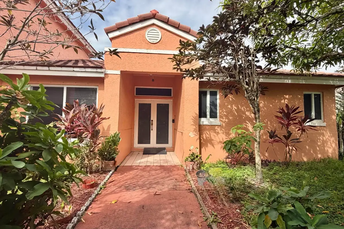 3130 Sunset Cir, Margate: photo 1 of 23